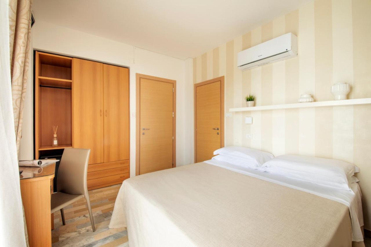 Hotel Bernard San Benedetto del Tronto Exterior foto