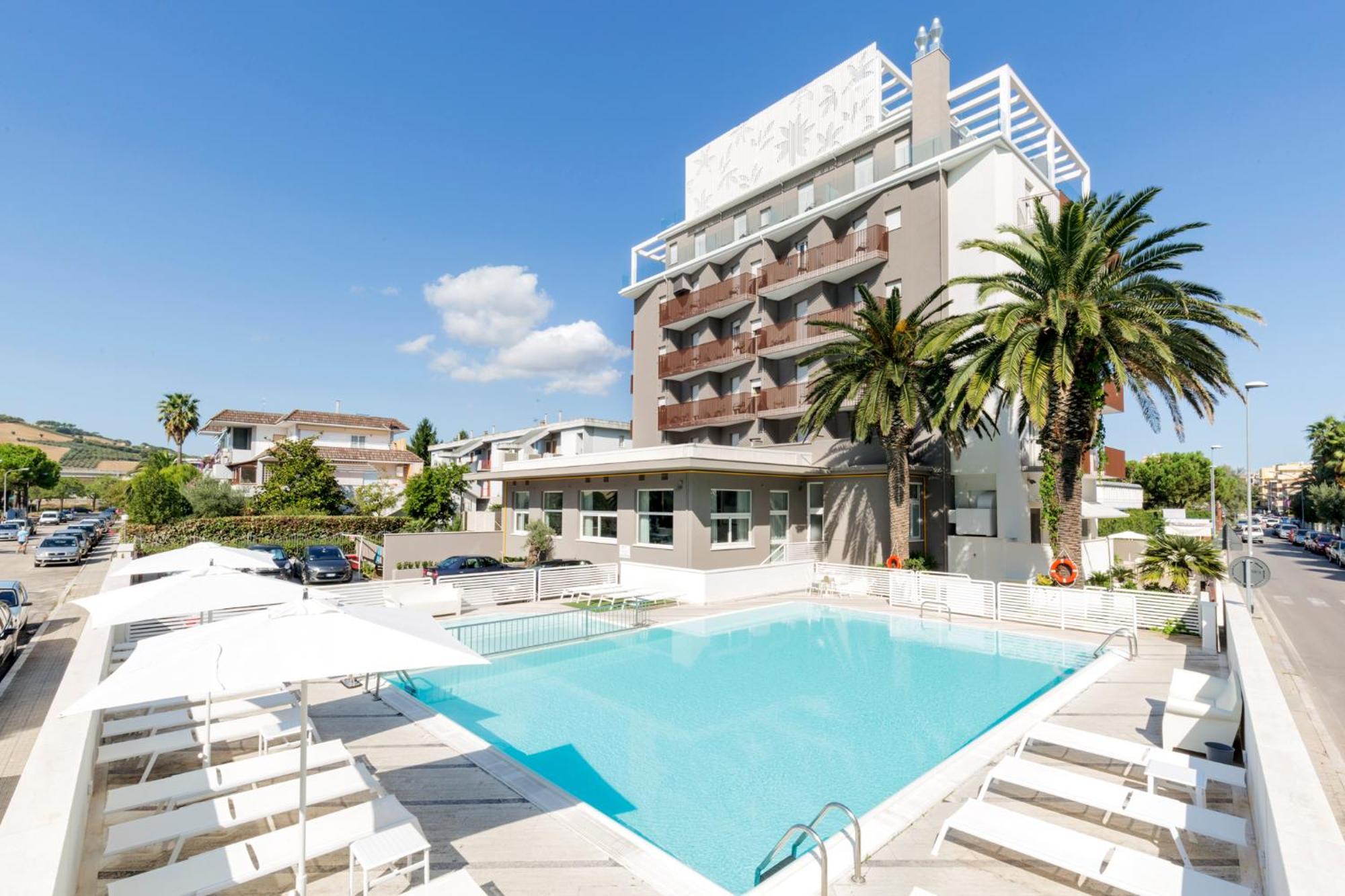 Hotel Bernard San Benedetto del Tronto Exterior foto