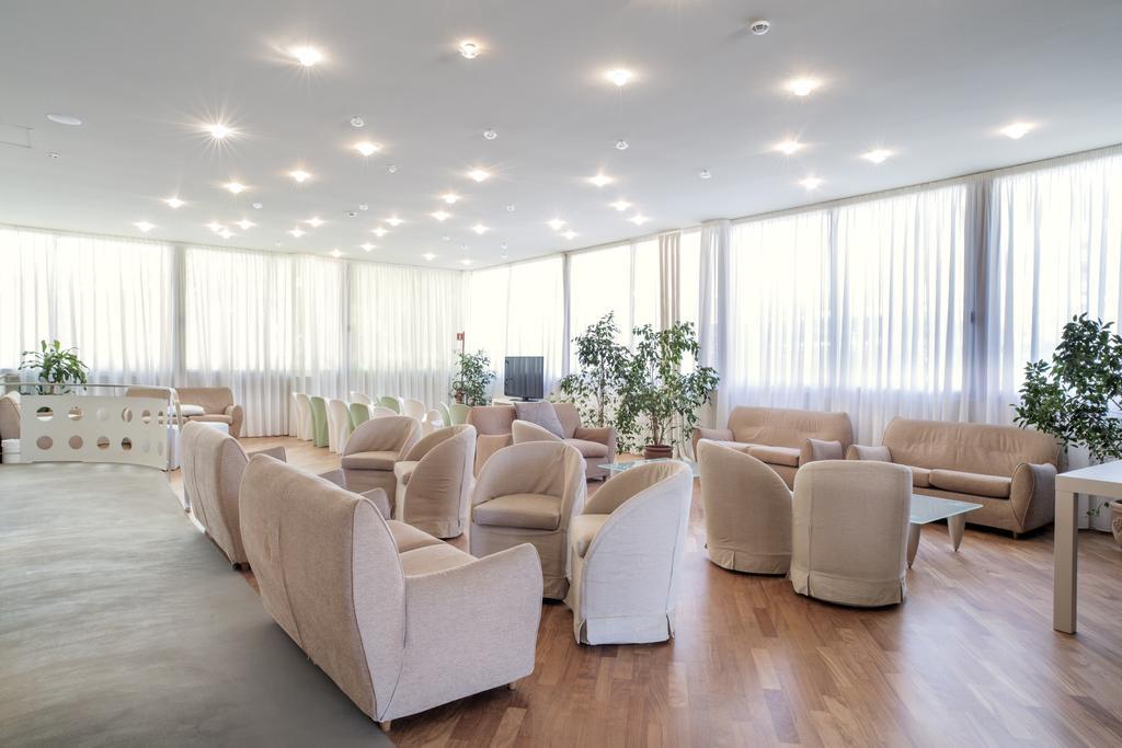 Hotel Bernard San Benedetto del Tronto Exterior foto