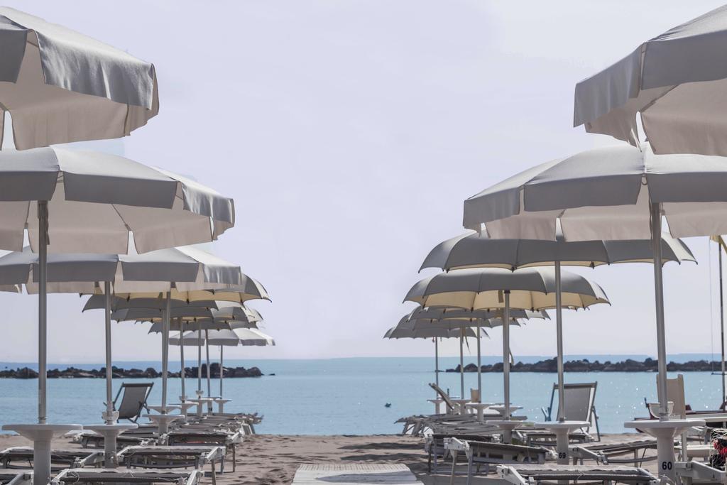 Hotel Bernard San Benedetto del Tronto Exterior foto