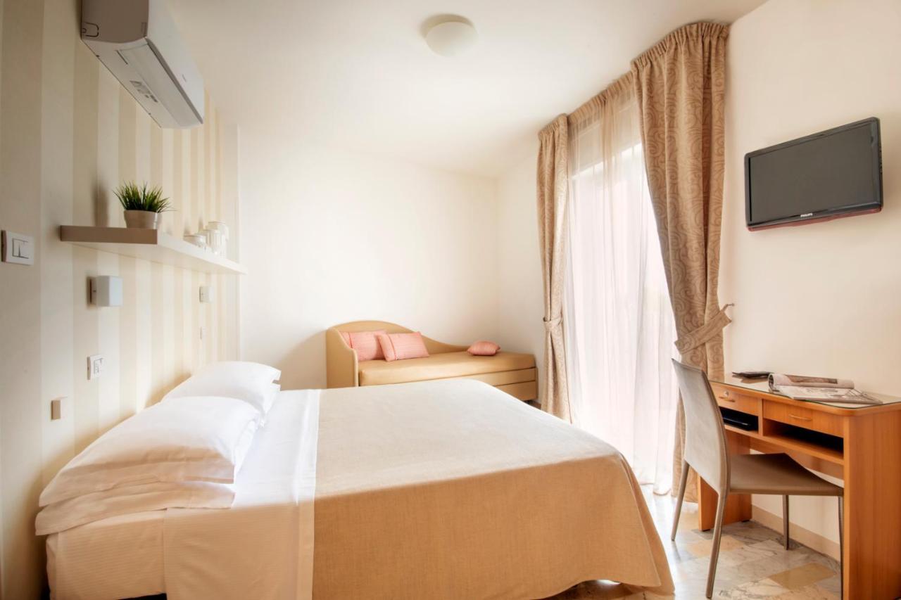 Hotel Bernard San Benedetto del Tronto Exterior foto